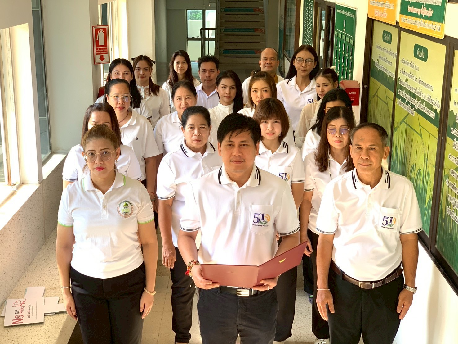 title - วันที่ 18 มีนาคม 2569 นายวิทูล ประดิษฐบุญ ปฏิรูปที่ดินจังหวัดปราจีนบุรี พร้อมด้วย เจ้าหน้าที่ ส.ป.ก.ปราจีนบุรี ร่วมประกาศเจตนารมณ์ “No Gift Policy” ไม่รับของขวัญของกำนัลทุกชนิดจากการปฏิบัติหน้าที่ เพื่อร่วมขับเคลื่อนการป้องกันและแก้ไขปัญหาการทุจริต